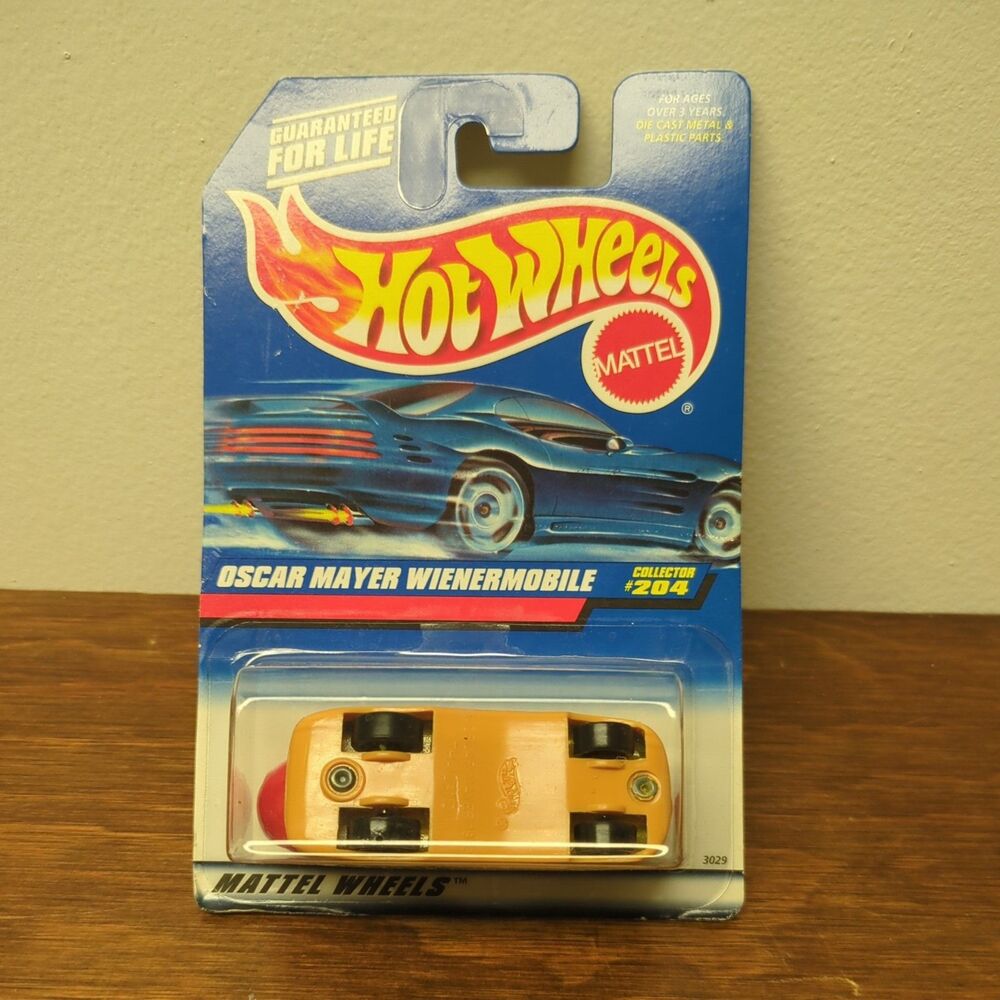 Mattel Hot Wheels Oscar Meyer Wienermobile #204, New! Carded Bottom Up Error